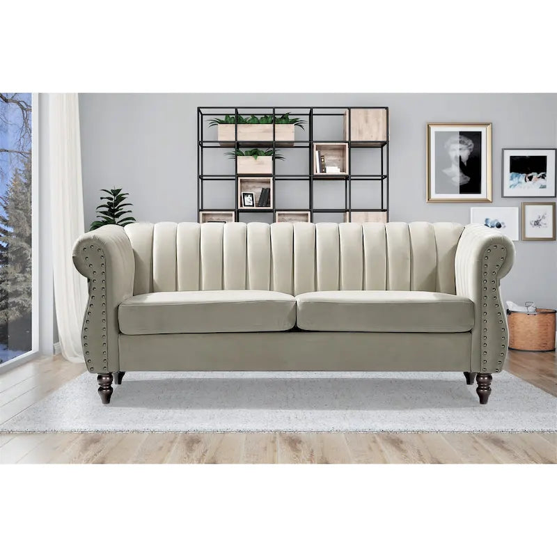 Canapé Chesterfield en velours avec accoudoirs roulés classiques et dossier capitonné pour salon élégant