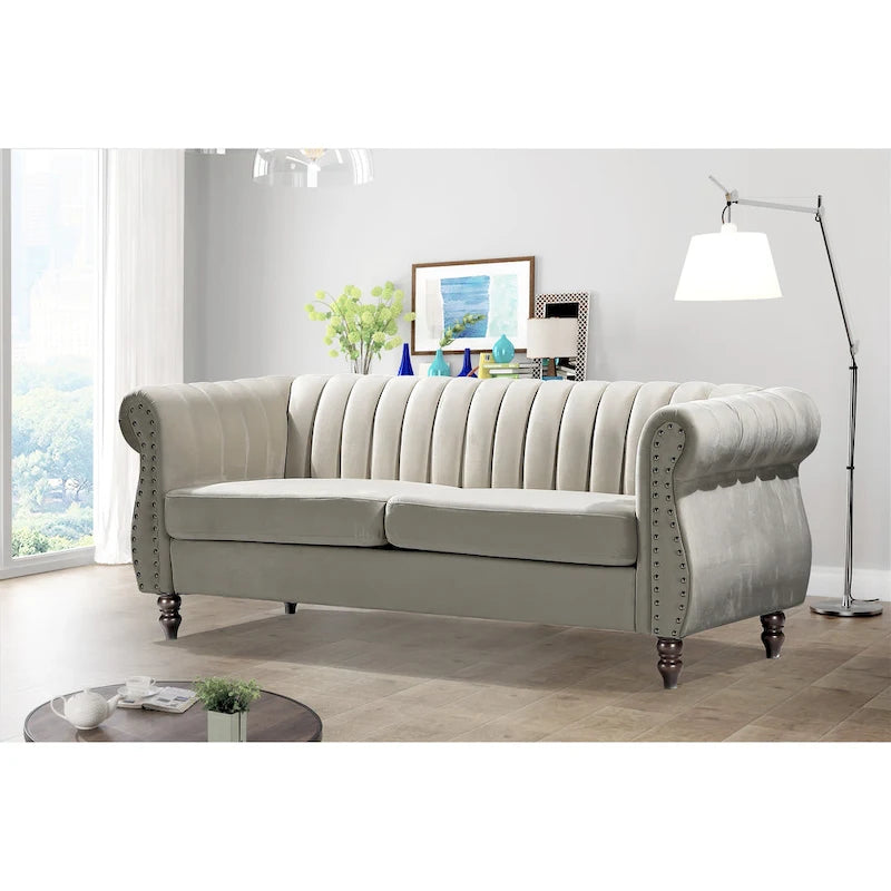Canapé Chesterfield en velours avec accoudoirs roulés classiques et dossier capitonné pour salon élégant