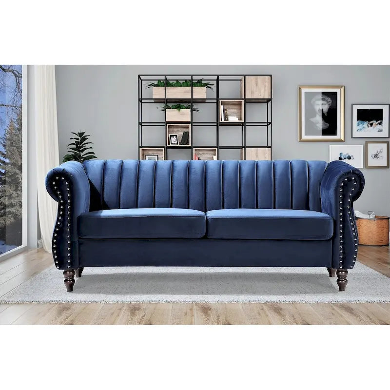 Canapé Chesterfield en velours avec accoudoirs roulés classiques et dossier capitonné pour salon élégant
