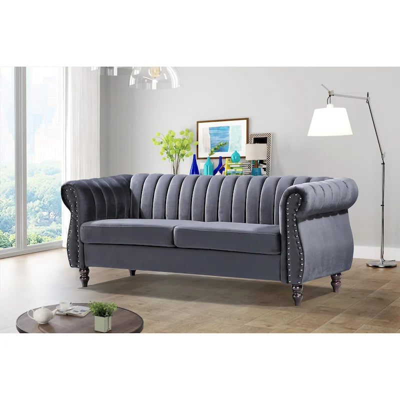 Canapé Chesterfield en velours avec accoudoirs roulés classiques et dossier capitonné pour salon élégant