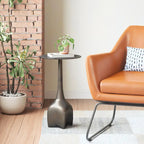 Table d'appoint gris anthracite avec étagère inférieure ouverte pour le salon ou la chambre