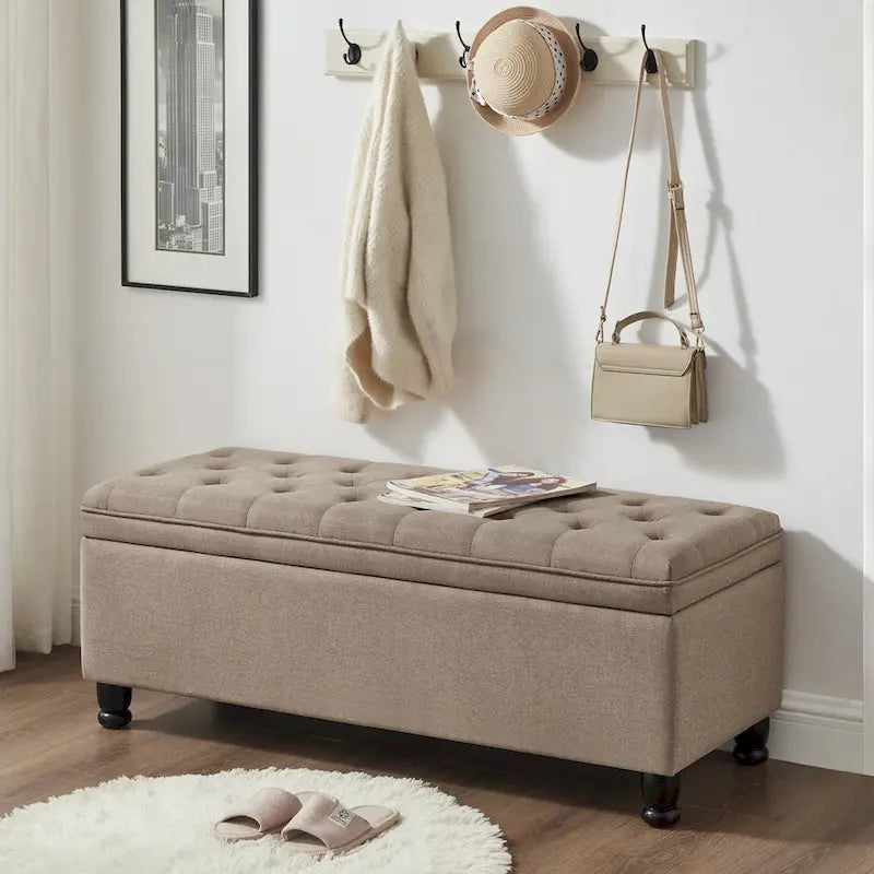 Banc de rangement capitonné avec pieds fuselés en bois