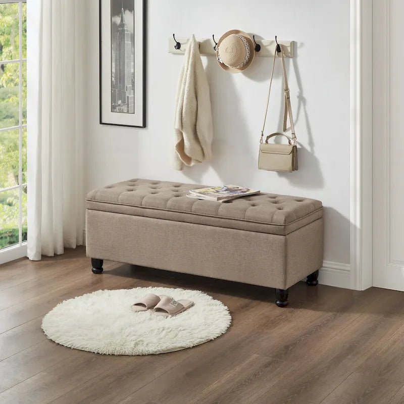 Banc de rangement capitonné avec pieds fuselés en bois