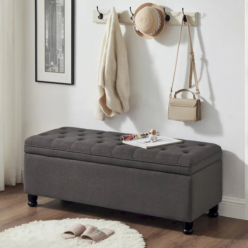 Banc de rangement capitonné avec pieds fuselés en bois