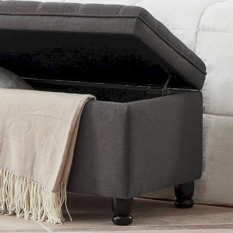 Banc de rangement capitonné avec pieds fuselés en bois