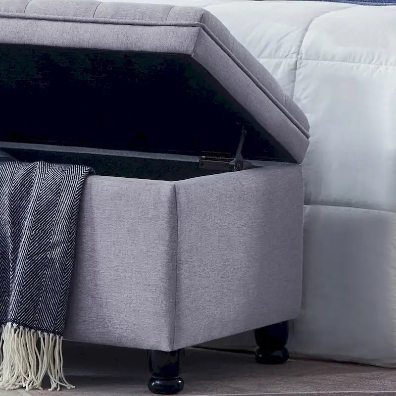 Banc de rangement capitonné avec pieds fuselés en bois
