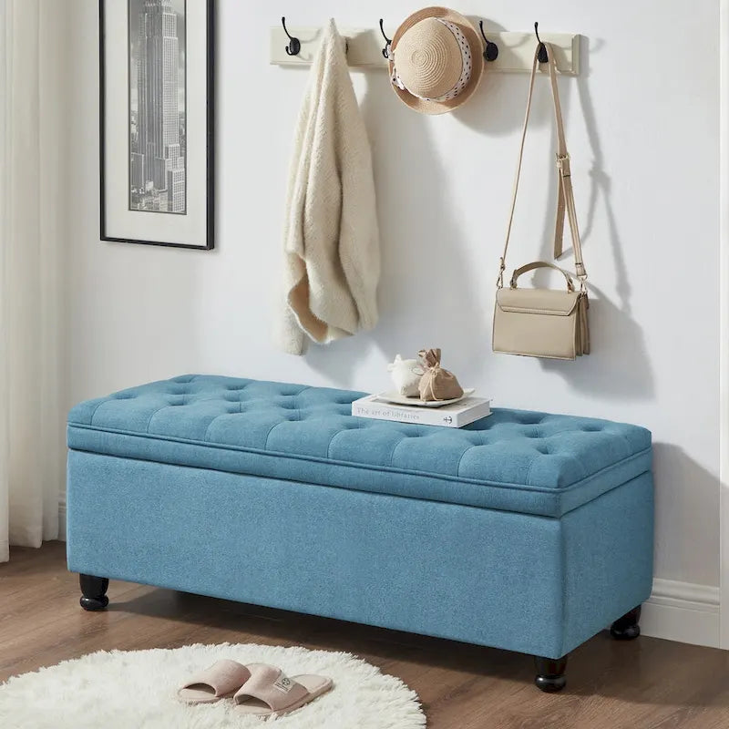 Banc de rangement capitonné avec pieds fuselés en bois